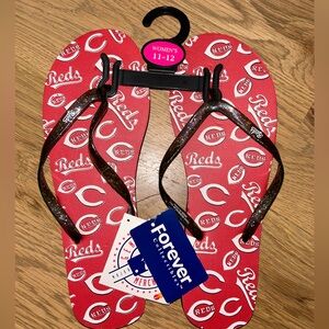 Women’s forever collectibles Cincinnati Reds flip-flops size 11–12 brand new